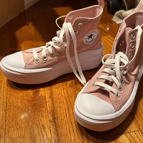 Converse High-Top Sneakers in Blush Pink size 4 - Picture 3 of 6